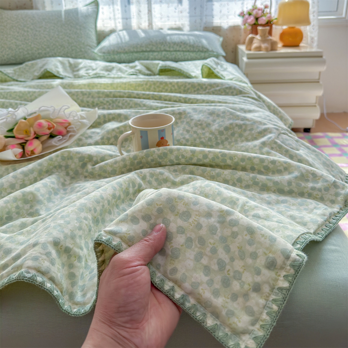 91家纺网 家纺一手货源 找家纺 被窝家纺 2026春夏新款贝壳边全棉双层纱大豆夏凉被空调被夏被四件套 绿玫瑰
