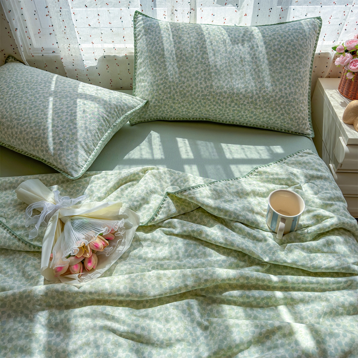 91家纺网 家纺一手货源 找家纺 被窝家纺 2026春夏新款贝壳边全棉双层纱大豆夏凉被空调被夏被四件套 绿玫瑰