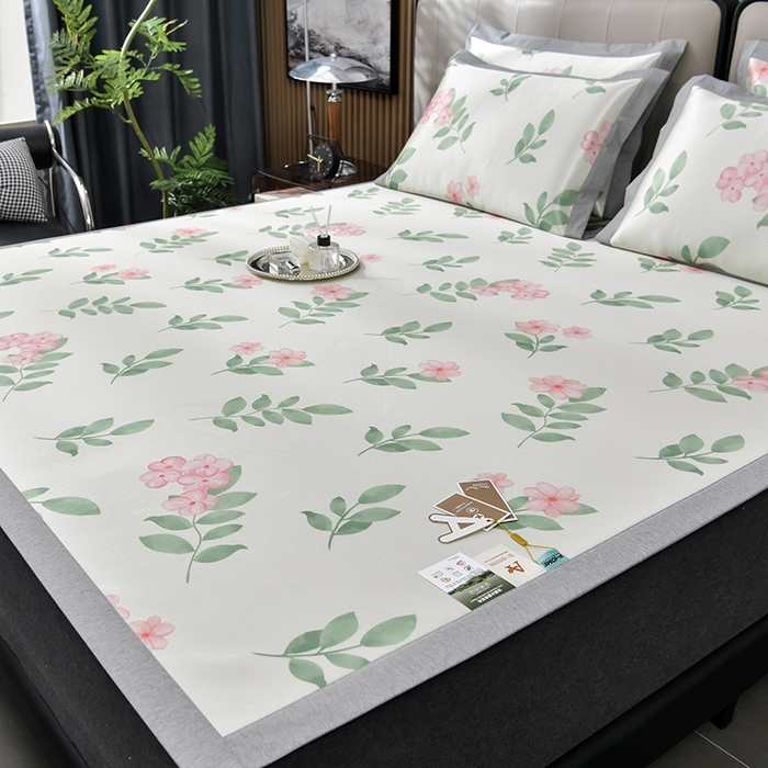 91家纺网 家纺一手货源 找家纺 小牛席业 2026新款加厚款碳光凉感印花冰丝席凉席席子 花间集