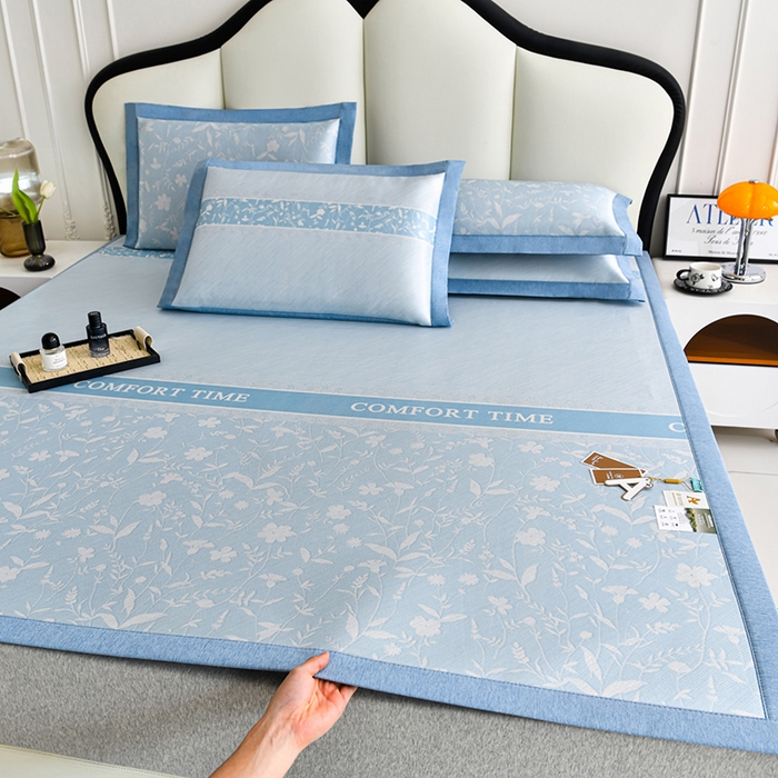 91家纺网 家纺一手货源 找家纺 小牛席业 2026新款加厚款碳光凉感印花冰丝席凉席席子 琉璃叶语-蓝色