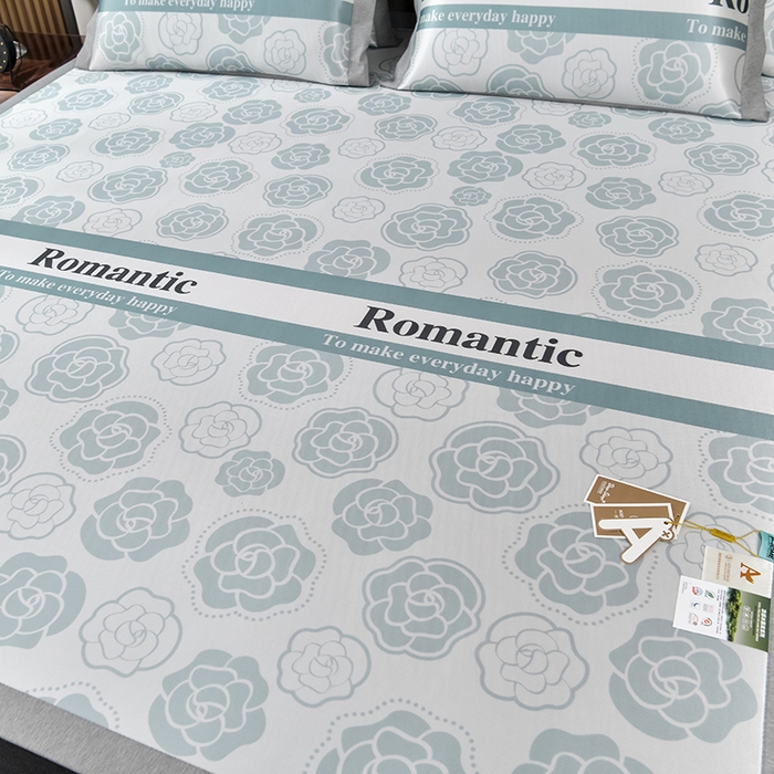 91家纺网 家纺一手货源 找家纺 小牛席业 2026新款加厚款碳光凉感印花冰丝席凉席席子 烂漫山茶花