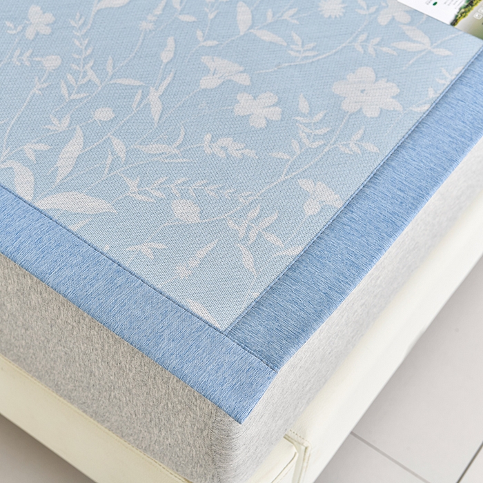 91家纺网 家纺一手货源 找家纺 小牛席业 2026新款加厚款碳光凉感印花冰丝席凉席席子 琉璃叶语-蓝色