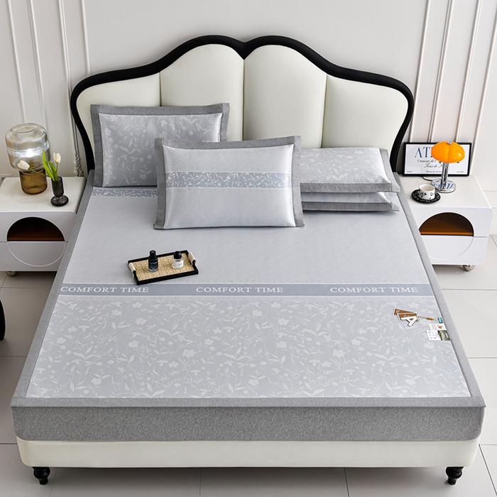 91家纺网 家纺一手货源 找家纺 小牛席业 2026新款加厚款碳光凉感印花冰丝席凉席席子 琉璃叶语-灰色