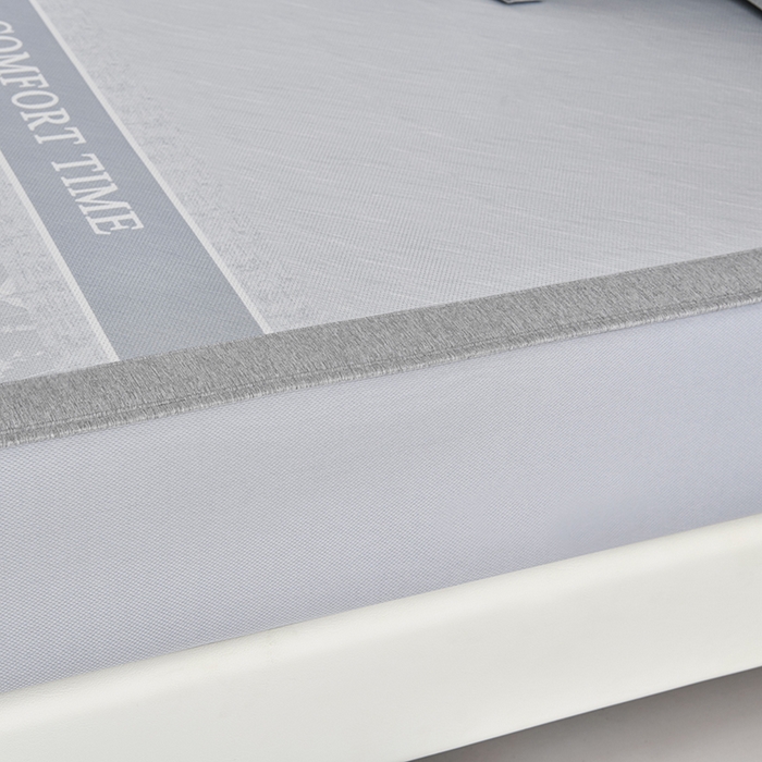 91家纺网 家纺一手货源 找家纺 小牛席业 2026新款加厚款碳光凉感印花冰丝席凉席席子 琉璃叶语-灰色