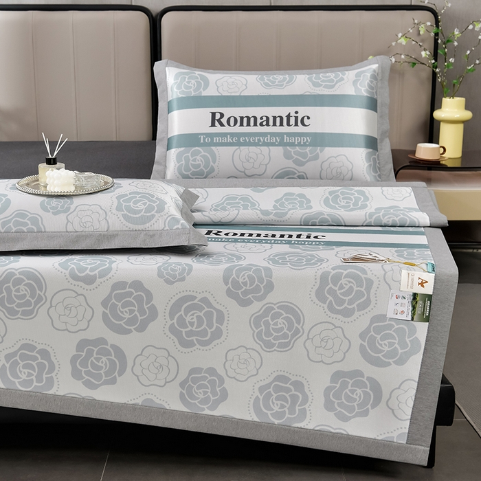 91家纺网 家纺一手货源 找家纺 小牛席业 2026新款加厚款碳光凉感印花冰丝席凉席席子 烂漫山茶花