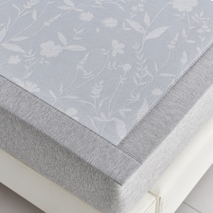 91家纺网 家纺一手货源 找家纺 小牛席业 2026新款加厚款碳光凉感印花冰丝席凉席席子 琉璃叶语-灰色