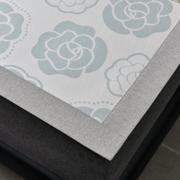 91家纺网 家纺一手货源 找家纺 小牛席业 2026新款加厚款碳光凉感印花冰丝席凉席席子 烂漫山茶花