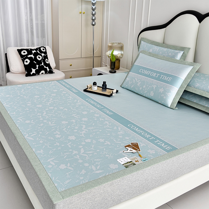 91家纺网 家纺一手货源 找家纺 小牛席业 2026新款加厚款碳光凉感印花冰丝席凉席席子 琉璃叶语-绿色