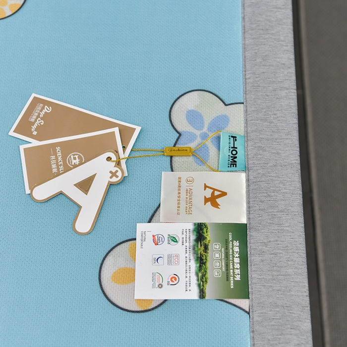 91家纺网 家纺一手货源 找家纺 小牛席业 2026新款加厚款碳光凉感印花冰丝席凉席席子 花纹小熊