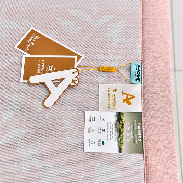 91家纺网 家纺一手货源 找家纺 小牛席业 2026新款加厚款碳光凉感印花冰丝席凉席席子 琉璃叶语-粉色