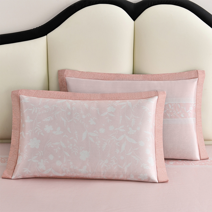 91家纺网 家纺一手货源 找家纺 小牛席业 2026新款加厚款碳光凉感印花冰丝席凉席席子 琉璃叶语-粉色