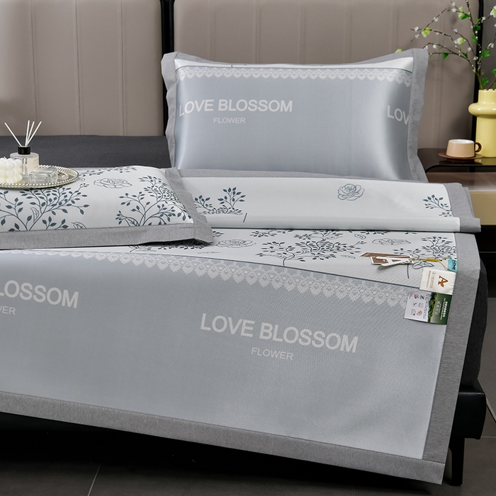 91家纺网 家纺一手货源 找家纺 小牛席业 2026新款加厚款碳光凉感印花冰丝席凉席席子 清新叶语-灰