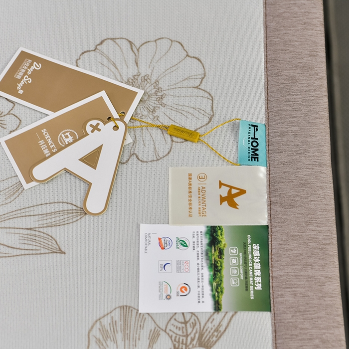 91家纺网 家纺一手货源 找家纺 小牛席业 2026新款加厚款碳光凉感印花冰丝席凉席席子 轻奢赫本