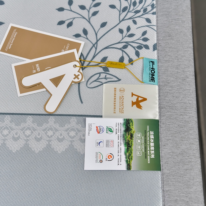 91家纺网 家纺一手货源 找家纺 小牛席业 2026新款加厚款碳光凉感印花冰丝席凉席席子 清新叶语-灰