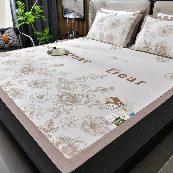 91家纺网 家纺一手货源 找家纺 小牛席业 2026新款加厚款碳光凉感印花冰丝席凉席席子 轻奢赫本