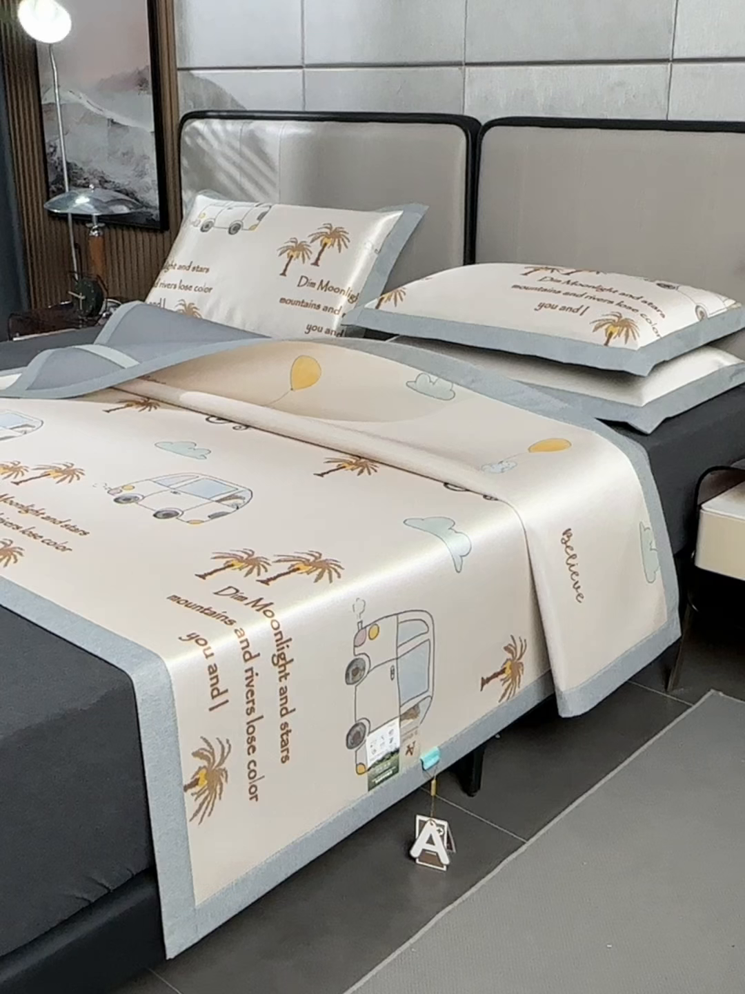 91家纺网 家纺一手货源 找家纺 小牛席业 2026新款加厚款碳光凉感印花冰丝席凉席席子 椰树大象