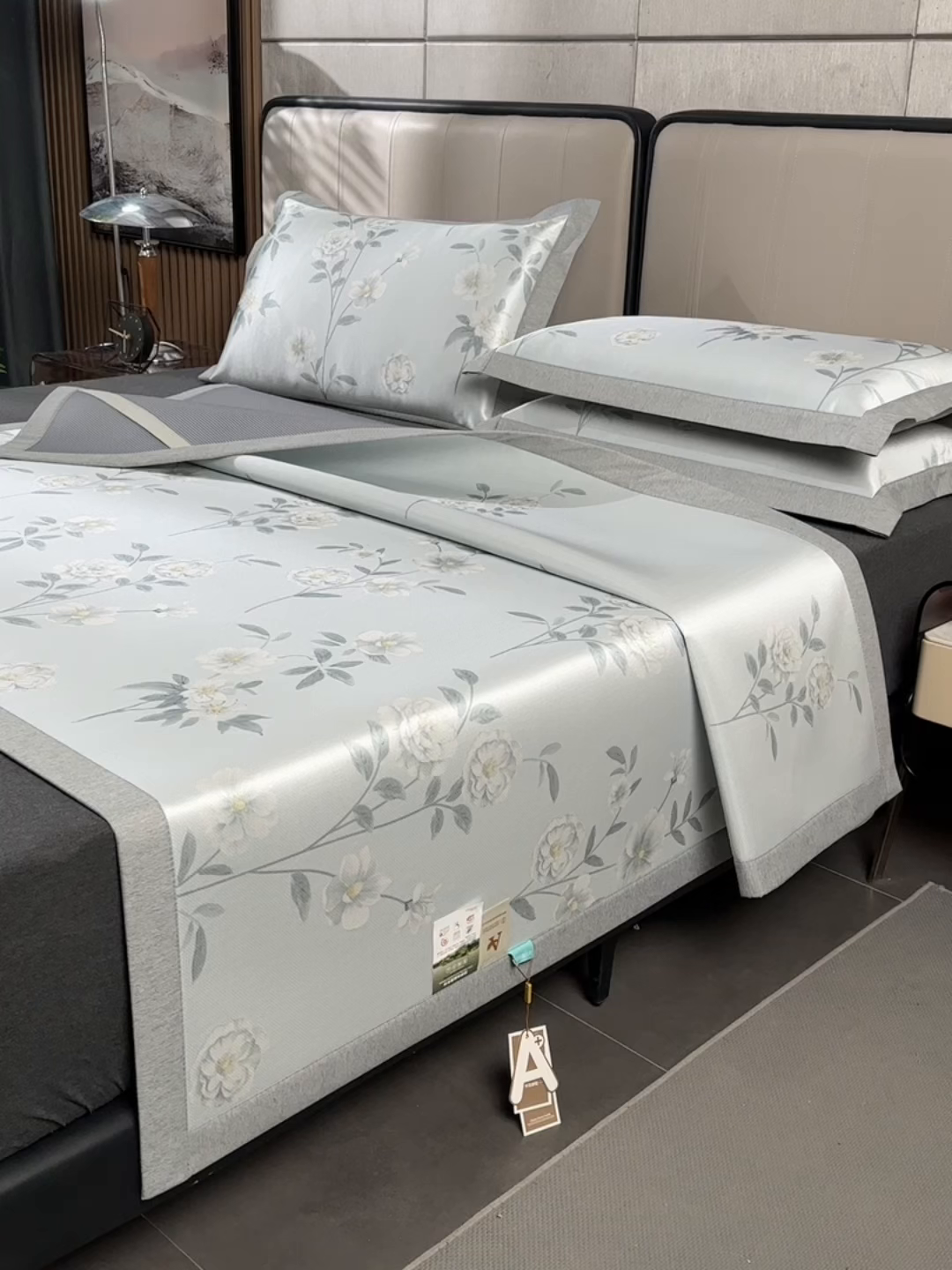 91家纺网 家纺一手货源 找家纺 小牛席业 2026新款加厚款碳光凉感印花冰丝席凉席席子 清馨玫瑰