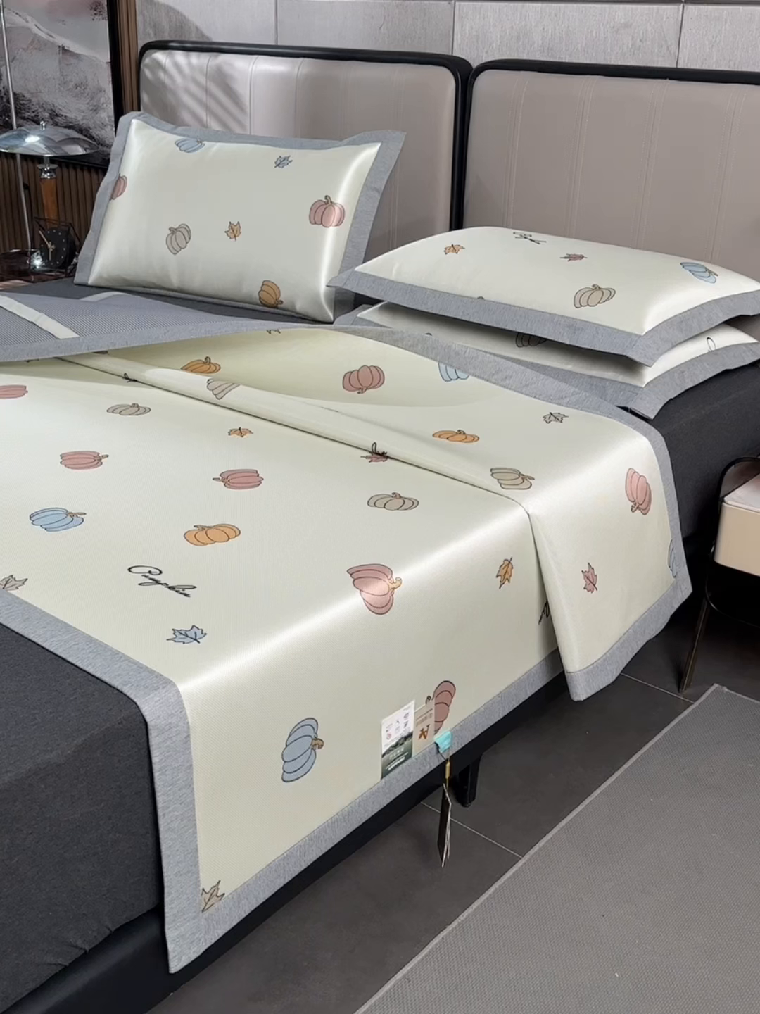 91家纺网 家纺一手货源 找家纺 小牛席业 2026新款加厚款碳光凉感印花冰丝席凉席席子 小号南瓜