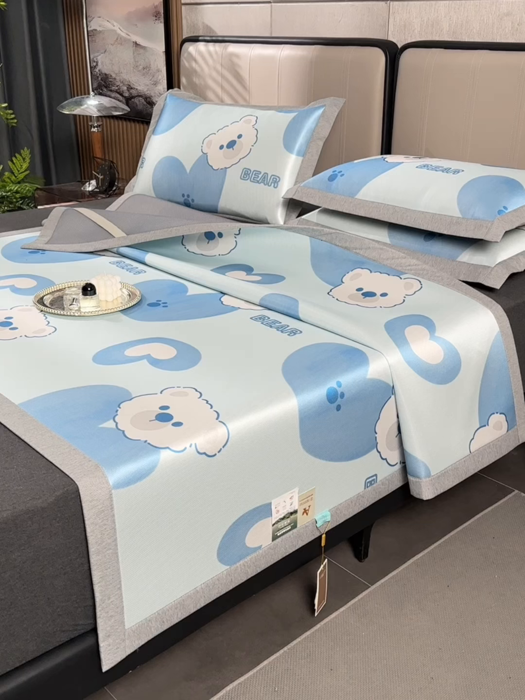 91家纺网 家纺一手货源 找家纺 小牛席业 2026新款加厚款碳光凉感印花冰丝席凉席席子 贝贝熊