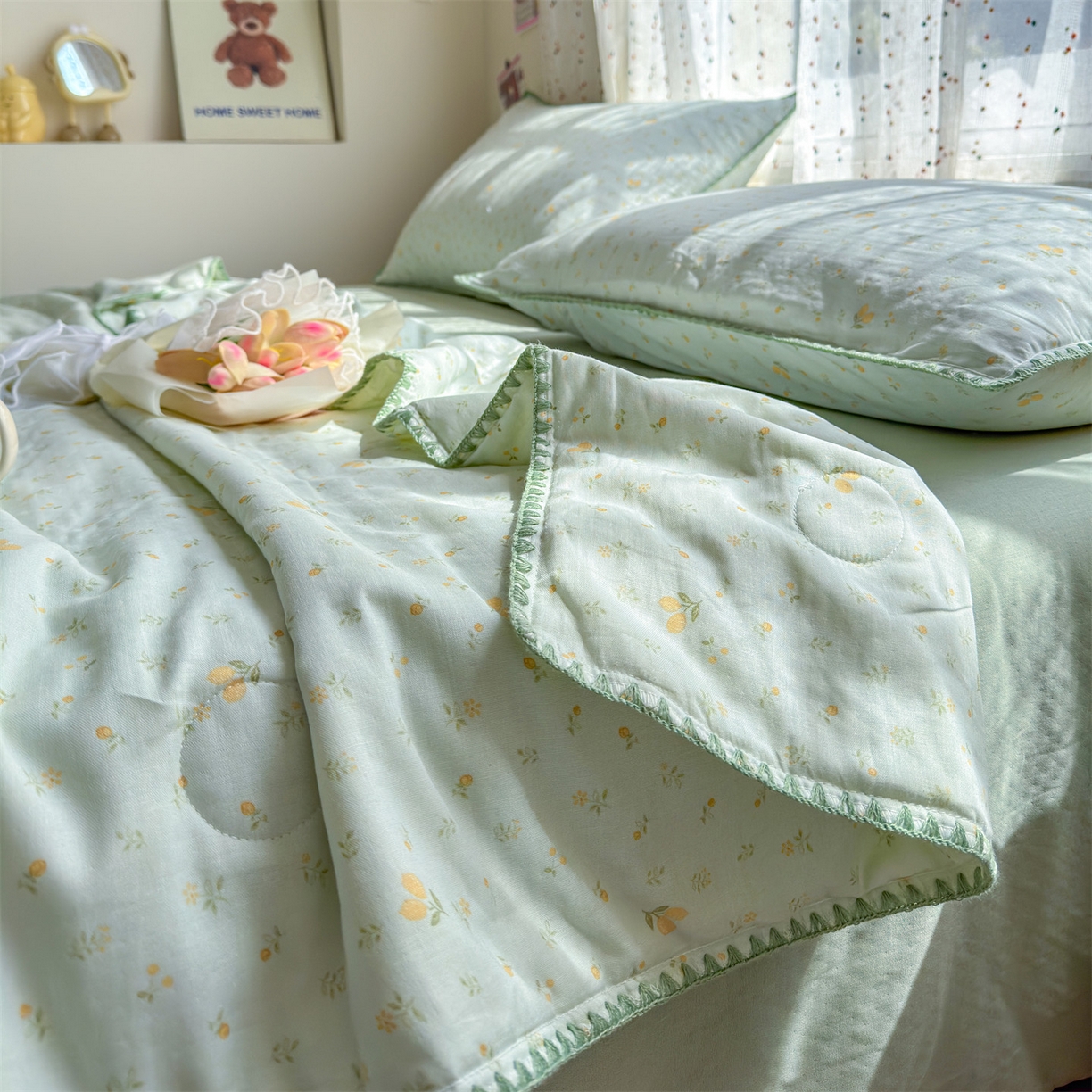 91家纺网 家纺一手货源 找家纺 被窝家纺 2026春夏新款贝壳边全棉双层纱大豆夏凉被空调被夏被四件套 柠檬花