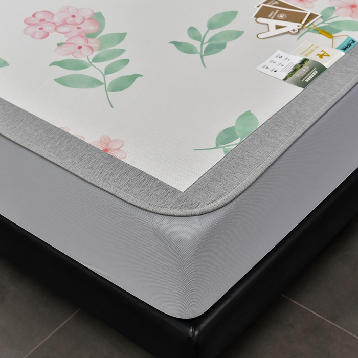 91家纺网 家纺一手货源 找家纺 小牛席业 2026新款加厚款碳光凉感印花冰丝席凉席席子(床笠款） 花间集