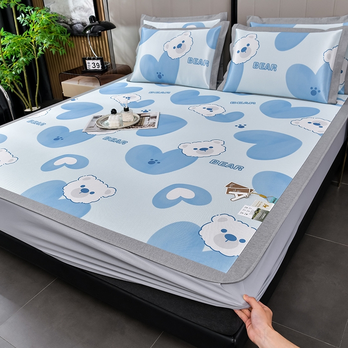 91家纺网 家纺一手货源 找家纺 小牛席业 2026新款加厚款碳光凉感印花冰丝席凉席席子(床笠款） 贝贝熊