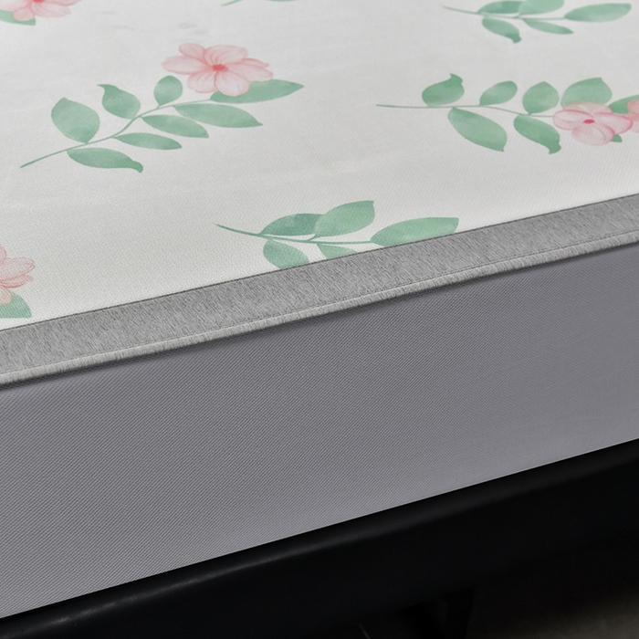 91家纺网 家纺一手货源 找家纺 小牛席业 2026新款加厚款碳光凉感印花冰丝席凉席席子(床笠款） 花间集