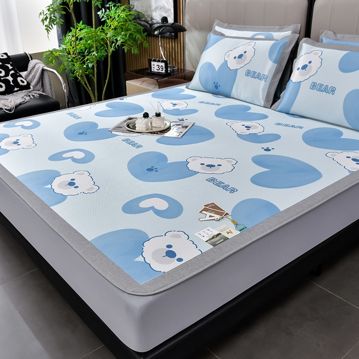 91家纺网 家纺一手货源 找家纺 小牛席业 2026新款加厚款碳光凉感印花冰丝席凉席席子(床笠款） 贝贝熊