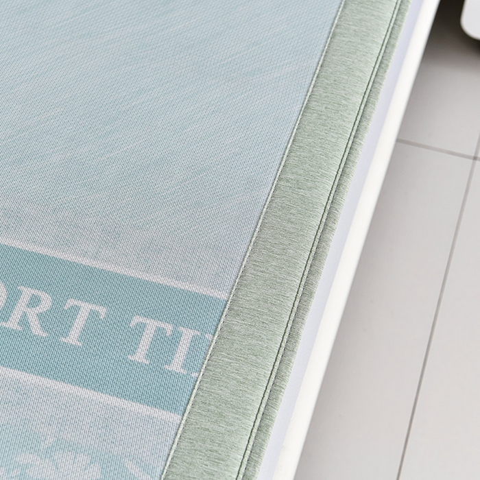 91家纺网 家纺一手货源 找家纺 小牛席业 2026新款加厚款碳光凉感印花冰丝席凉席席子(床笠款） 琉璃叶语-绿色