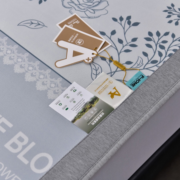 91家纺网 家纺一手货源 找家纺 小牛席业 2026新款加厚款碳光凉感印花冰丝席凉席席子(床笠款） 清新叶语-灰