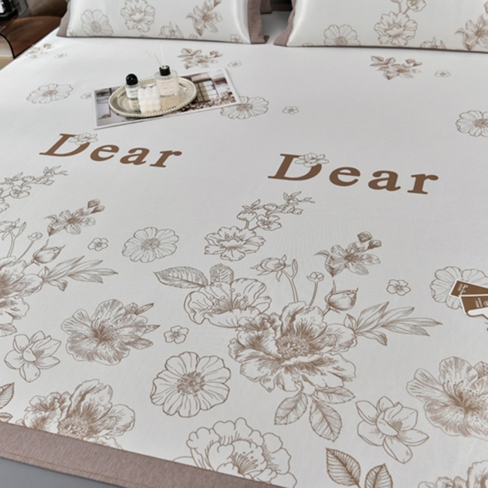 91家纺网 家纺一手货源 找家纺 小牛席业 2026新款加厚款碳光凉感印花冰丝席凉席席子(床笠款） 轻奢赫本