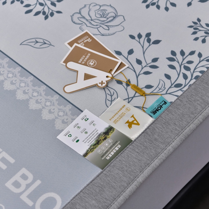 91家纺网 家纺一手货源 找家纺 小牛席业 2026新款加厚款碳光凉感印花冰丝席凉席席子(床笠款） 清新叶语-灰