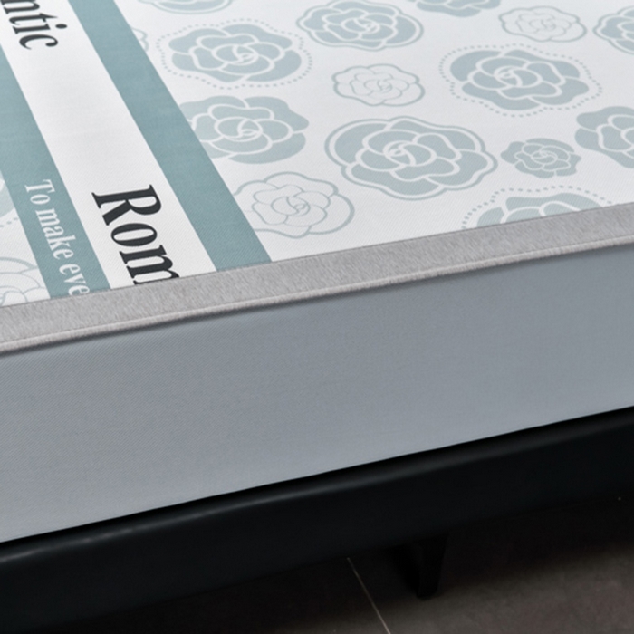 91家纺网 家纺一手货源 找家纺 小牛席业 2026新款加厚款碳光凉感印花冰丝席凉席席子(床笠款） 浪漫山茶花