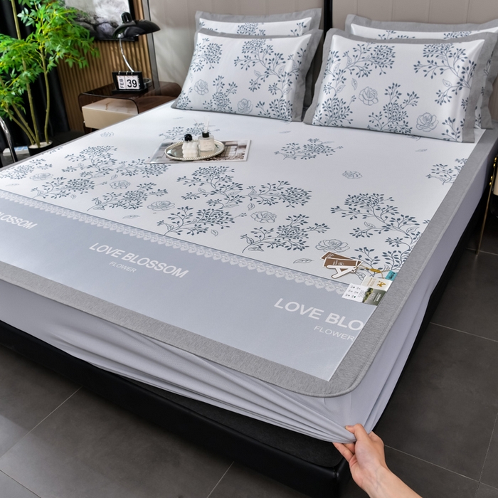 91家纺网 家纺一手货源 找家纺 小牛席业 2026新款加厚款碳光凉感印花冰丝席凉席席子(床笠款） 清新叶语-灰