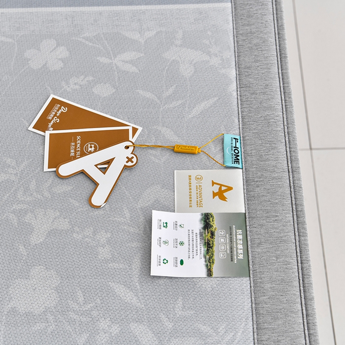 91家纺网 家纺一手货源 找家纺 小牛席业 2026新款加厚款碳光凉感印花冰丝席凉席席子(床笠款） 琉璃叶语-灰色