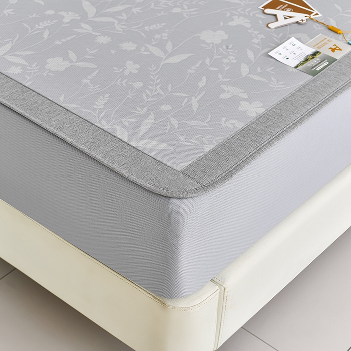 91家纺网 家纺一手货源 找家纺 小牛席业 2026新款加厚款碳光凉感印花冰丝席凉席席子(床笠款） 琉璃叶语-灰色