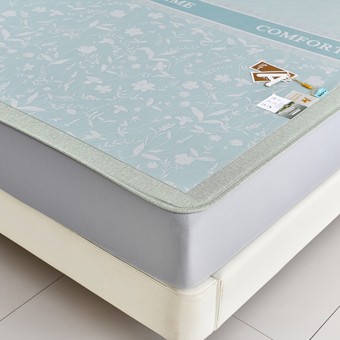 91家纺网 家纺一手货源 找家纺 小牛席业 2026新款加厚款碳光凉感印花冰丝席凉席席子(床笠款） 琉璃叶语-绿色