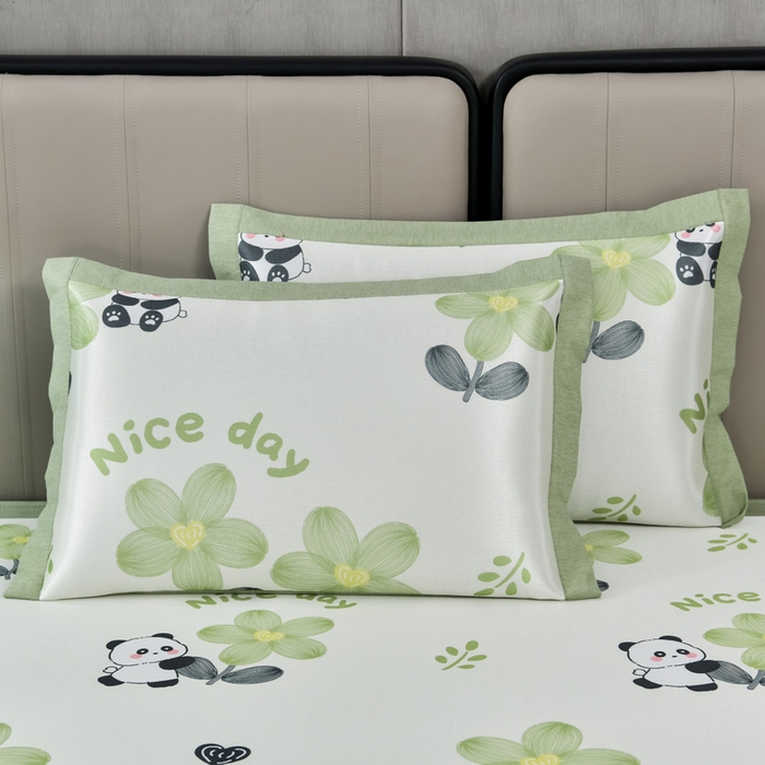 91家纺网 家纺一手货源 找家纺 小牛席业 2026新款加厚款碳光凉感印花冰丝席凉席席子(床笠款） 熊猫胖哒