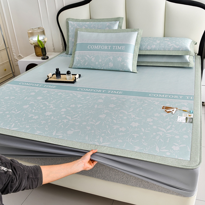 91家纺网 家纺一手货源 找家纺 小牛席业 2026新款加厚款碳光凉感印花冰丝席凉席席子(床笠款） 琉璃叶语-绿色