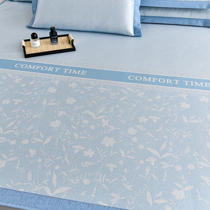 91家纺网 家纺一手货源 找家纺 小牛席业 2026新款加厚款碳光凉感印花冰丝席凉席席子(床笠款） 琉璃叶语-蓝色