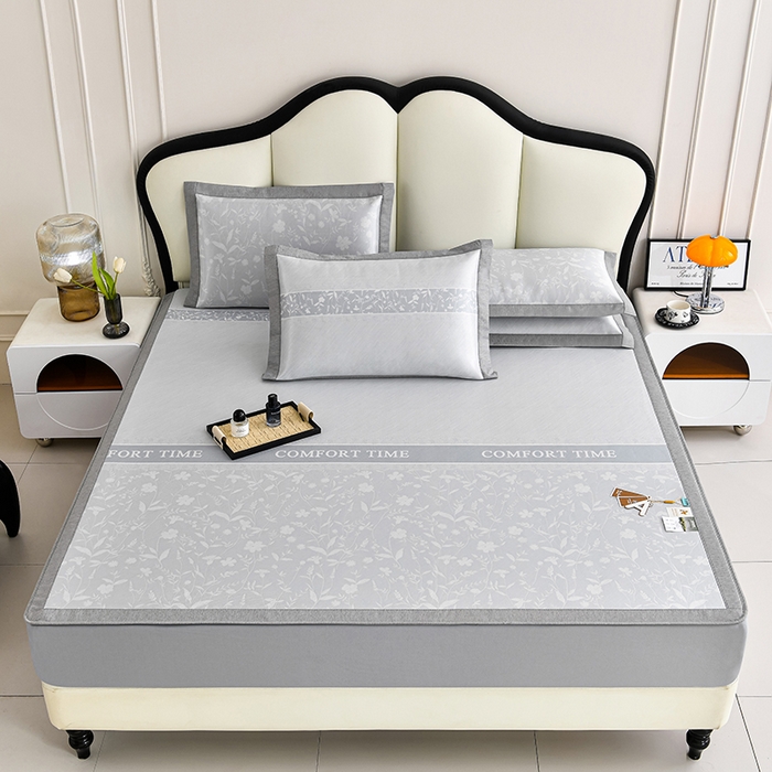 91家纺网 家纺一手货源 找家纺 小牛席业 2026新款加厚款碳光凉感印花冰丝席凉席席子(床笠款） 琉璃叶语-灰色