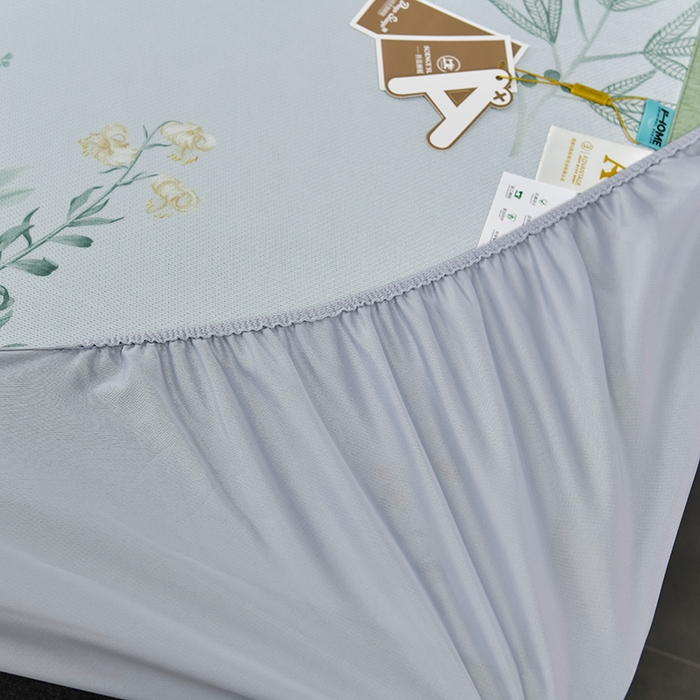 91家纺网 家纺一手货源 找家纺 小牛席业 2026新款加厚款碳光凉感印花冰丝席凉席席子(床笠款） 仙仙草