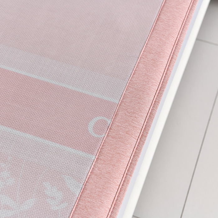 91家纺网 家纺一手货源 找家纺 小牛席业 2026新款加厚款碳光凉感印花冰丝席凉席席子(床笠款） 琉璃叶语-粉色