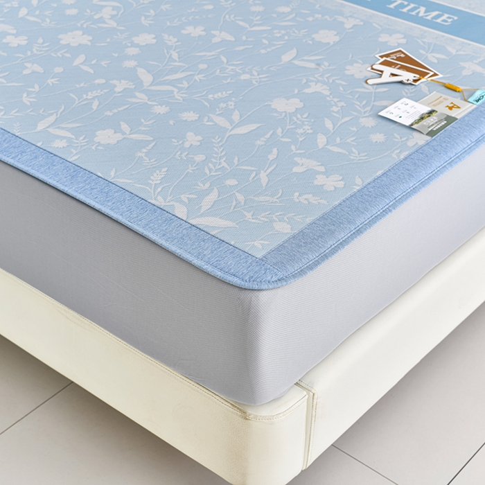 91家纺网 家纺一手货源 找家纺 小牛席业 2026新款加厚款碳光凉感印花冰丝席凉席席子(床笠款） 琉璃叶语-蓝色