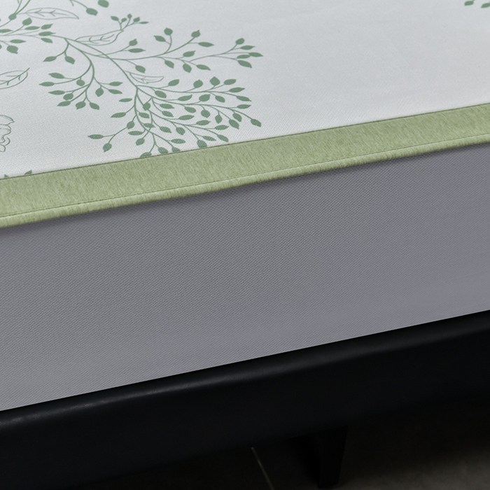 91家纺网 家纺一手货源 找家纺 小牛席业 2026新款加厚款碳光凉感印花冰丝席凉席席子(床笠款） 清新叶语-绿