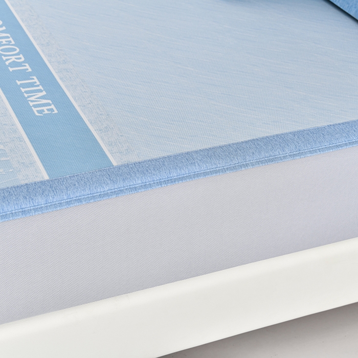 91家纺网 家纺一手货源 找家纺 小牛席业 2026新款加厚款碳光凉感印花冰丝席凉席席子(床笠款） 琉璃叶语-蓝色