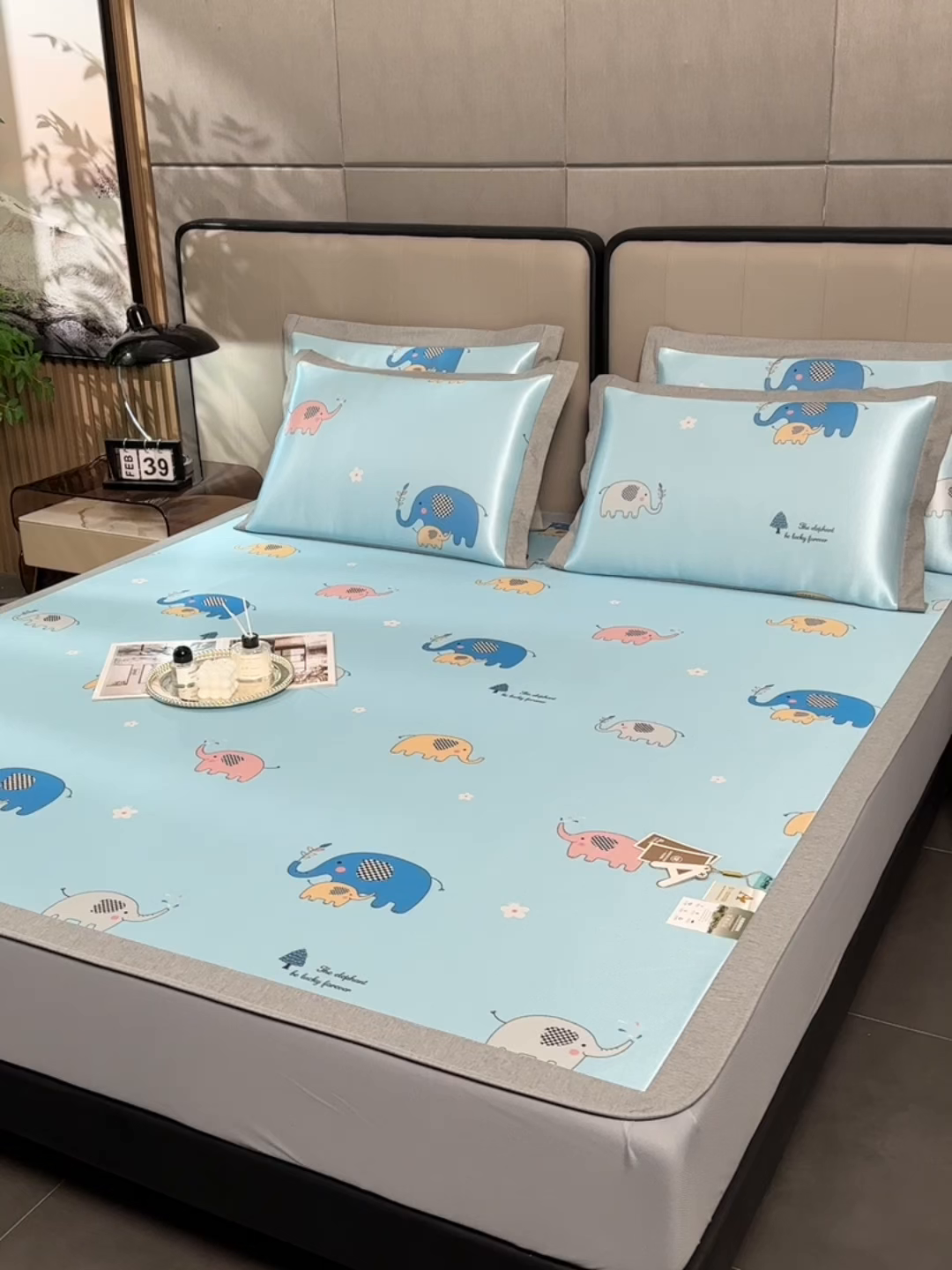 91家纺网 家纺一手货源 找家纺 小牛席业 2026新款加厚款碳光凉感印花冰丝席凉席席子(床笠款） 可爱小象