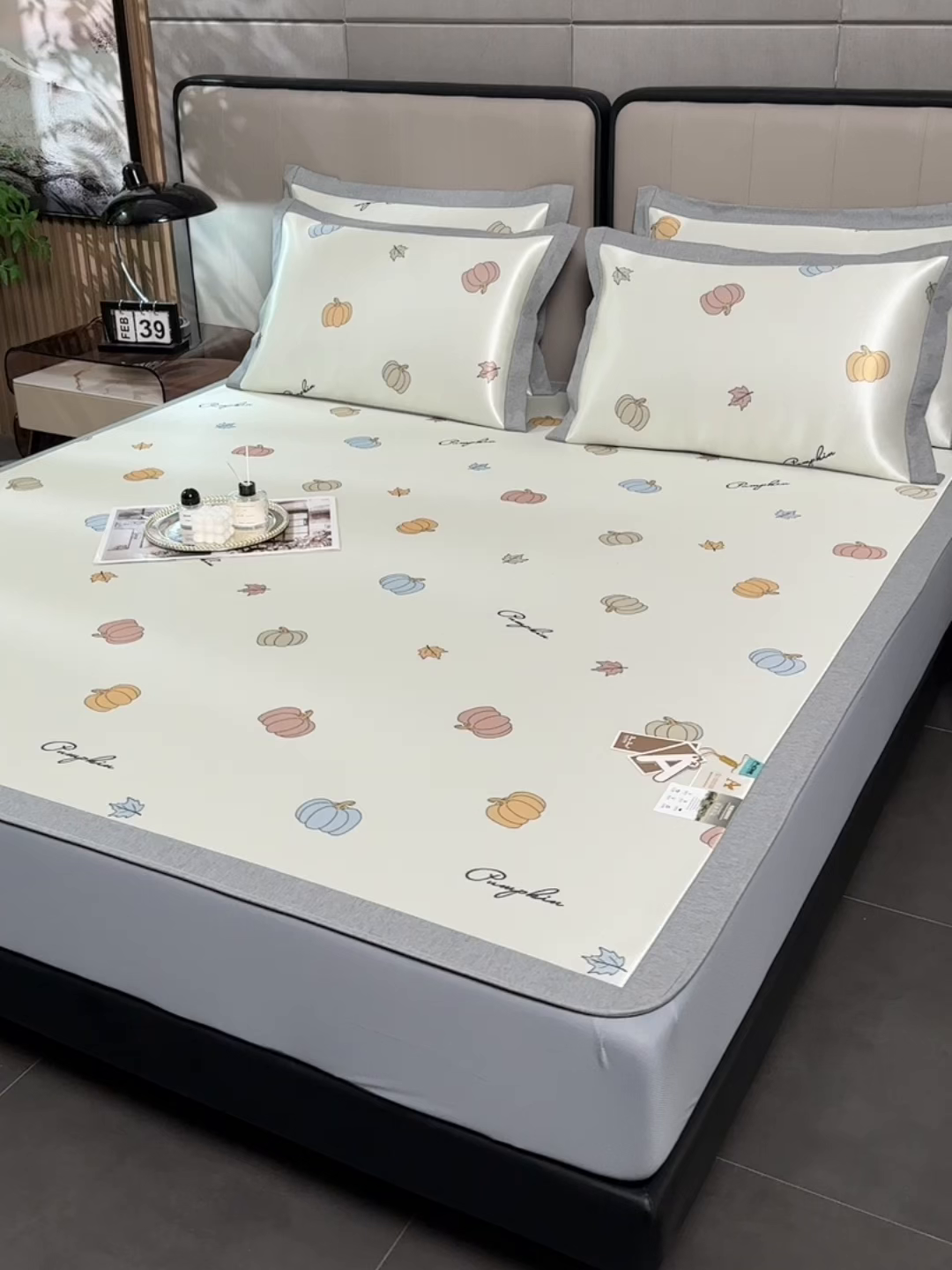 91家纺网 家纺一手货源 找家纺 小牛席业 2026新款加厚款碳光凉感印花冰丝席凉席席子(床笠款） 小号南瓜