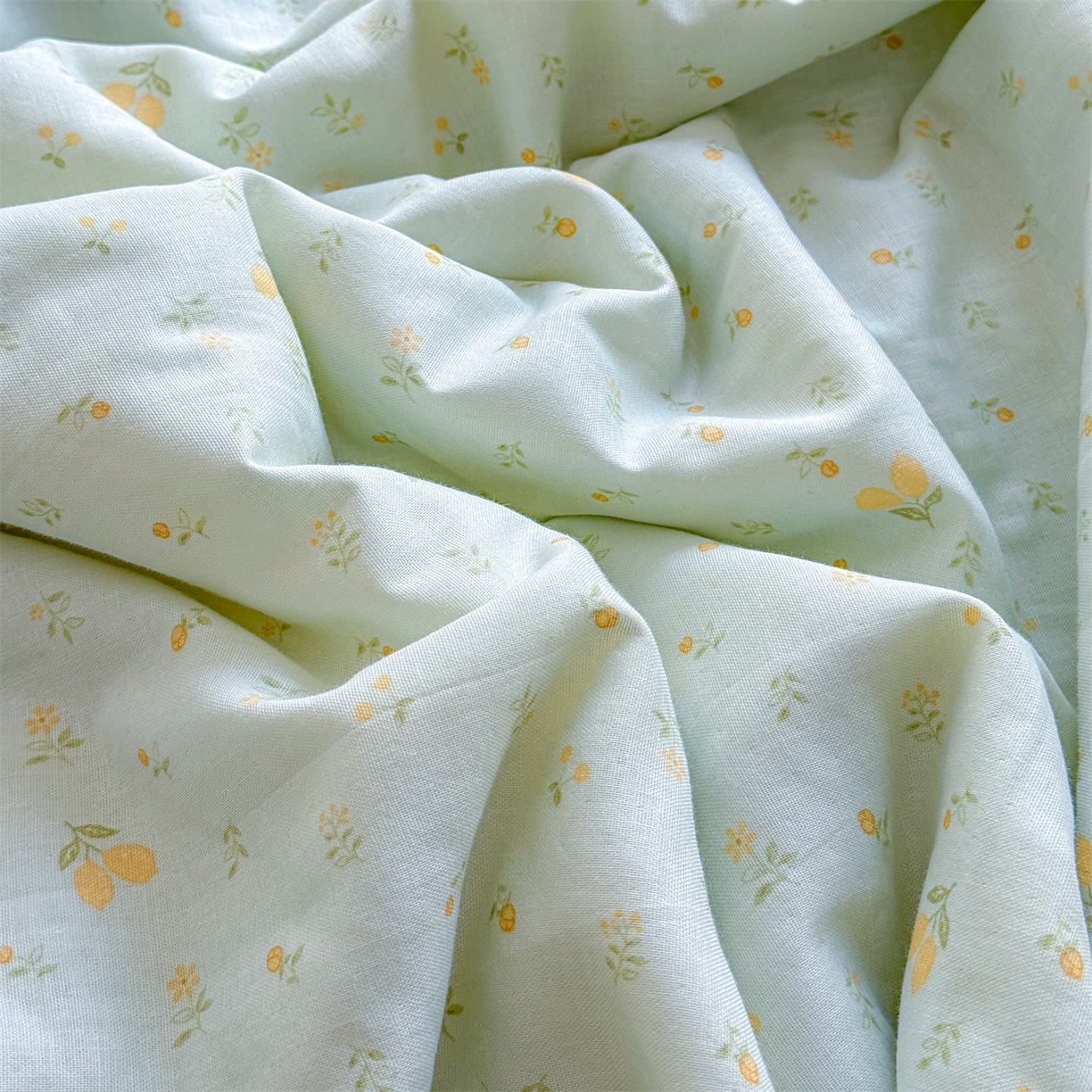 91家纺网 家纺一手货源 找家纺 被窝家纺 2026春夏新款贝壳边全棉双层纱大豆夏凉被空调被夏被四件套 柠檬花