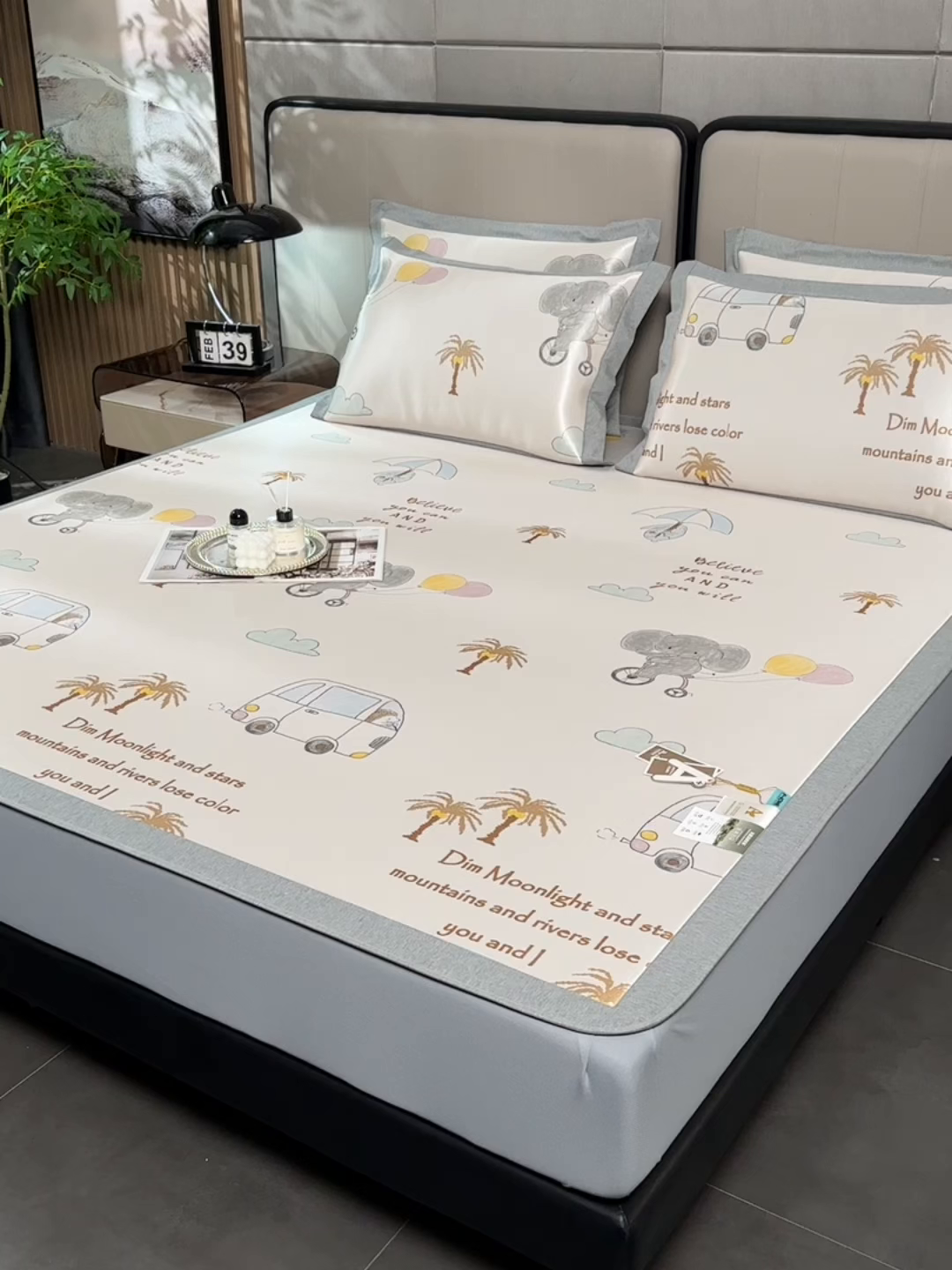 91家纺网 家纺一手货源 找家纺 小牛席业 2026新款加厚款碳光凉感印花冰丝席凉席席子(床笠款） 椰树与大象